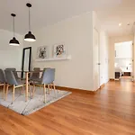 Trendy Host Canvas, Miraflores
