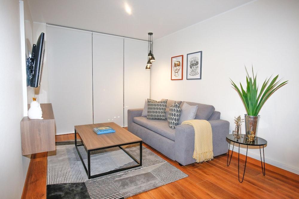 Trendy Host Canvas, Miraflores